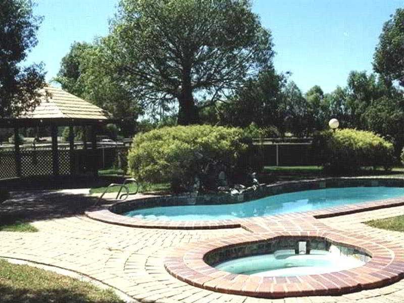 Overlander Homestead Motel 로마 외부 사진
