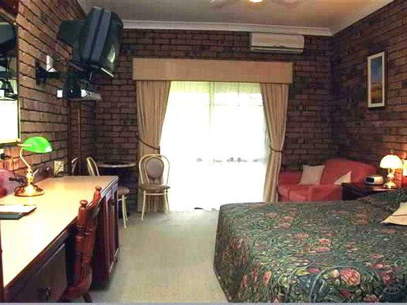 Overlander Homestead Motel 로마 외부 사진